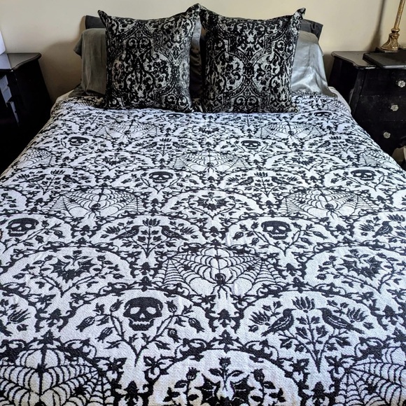 Cynthia Rowley Black and White Jacquard Knit Blanket - Picture 1 of 12